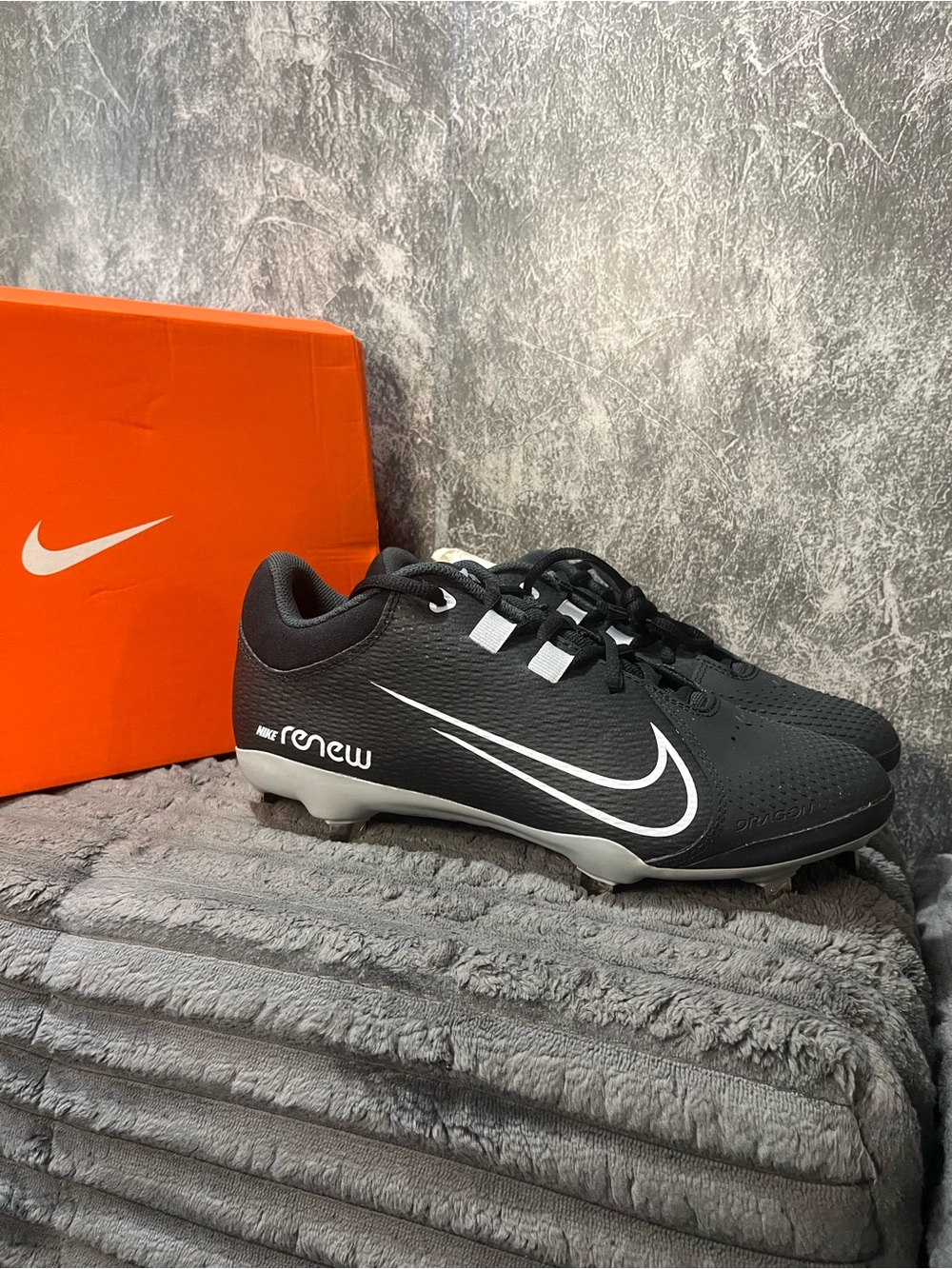 Nike women’s Black and White Renew Softball Cleats hyperdiamond